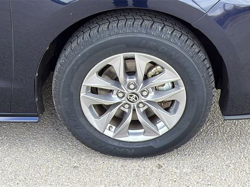 Certified 2025 Toyota Sienna XLE image 46