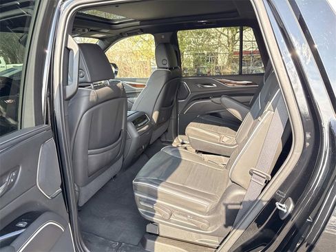 Used 2021 Cadillac Escalade Premium Luxury image 19