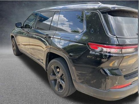 Used 2022 Jeep Grand Cherokee L Laredo RWD image 9