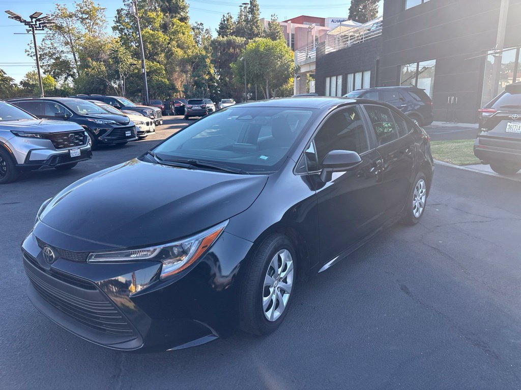 Used 2025 Toyota Corolla LE FWD image 8