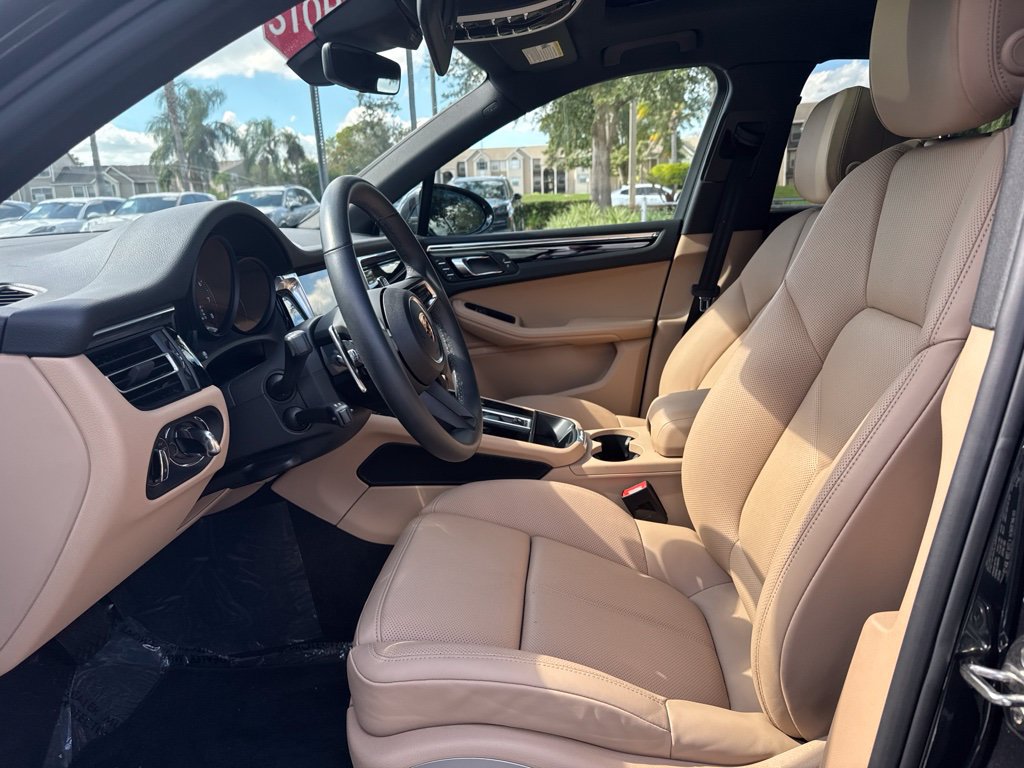 Certified 2026 Porsche Macan AWD/4WD image 6