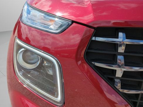 Certified 2025 Hyundai Venue Limited FWD image 26