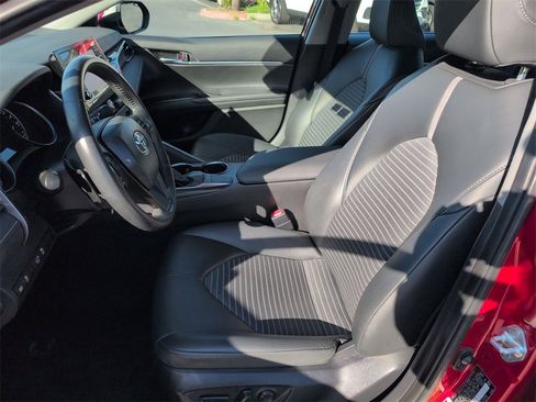 Used 2024 Toyota Camry SE image 14