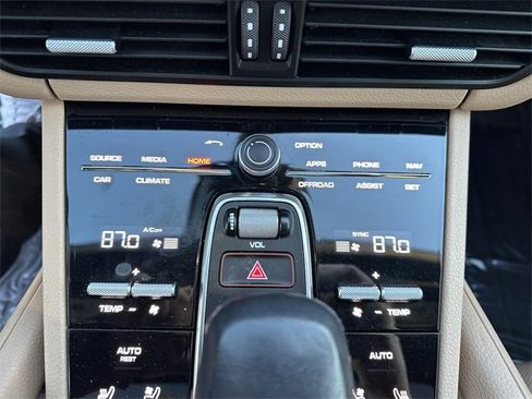 Used 2021 Porsche Cayenne Coupe image 23