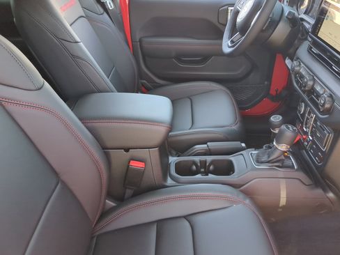 New 2025 Jeep Wrangler Rubicon w/ Steel Bumper Group image 19