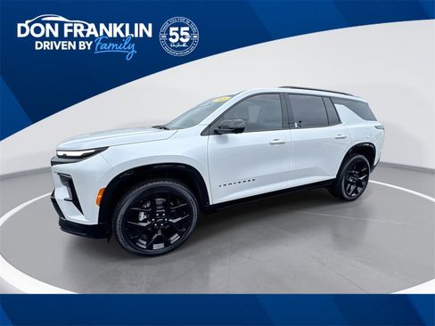 Used 2025 Chevrolet Traverse RS image 1