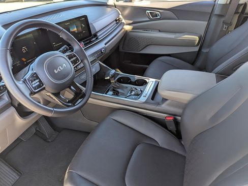 Used 2026 Kia Carnival EX image 28