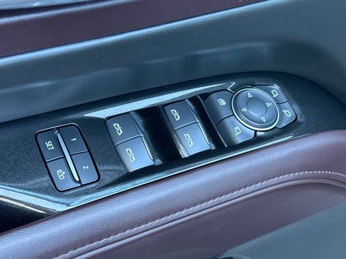 Used 2024 Cadillac Escalade ESV V AWD/4WD image 12