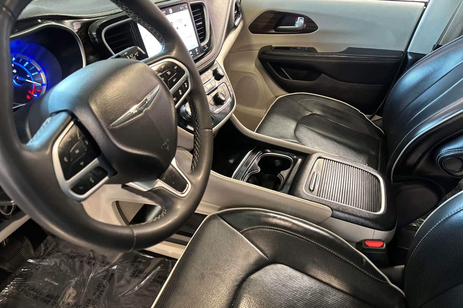 Used 2023 Chrysler Pacifica Limited FWD image 8
