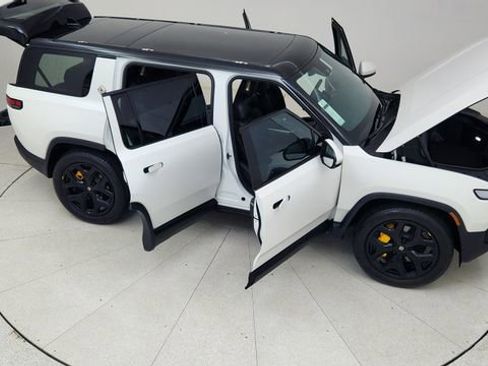 Used 2024 Rivian R1S Adventure image 84