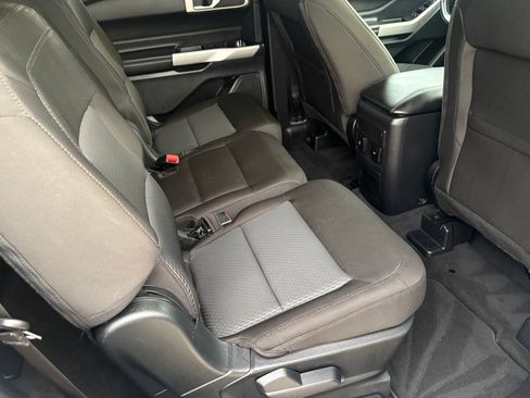 Used 2022 Ford Explorer XLT RWD image 38