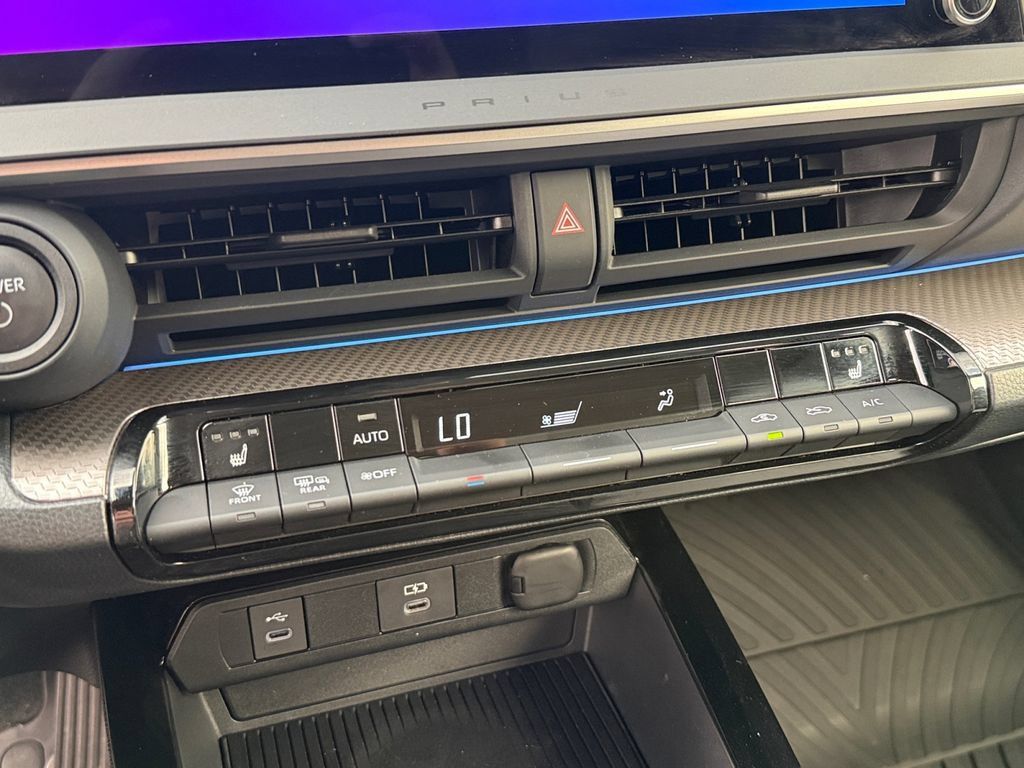 Used 2024 Toyota Prius XLE FWD image 17
