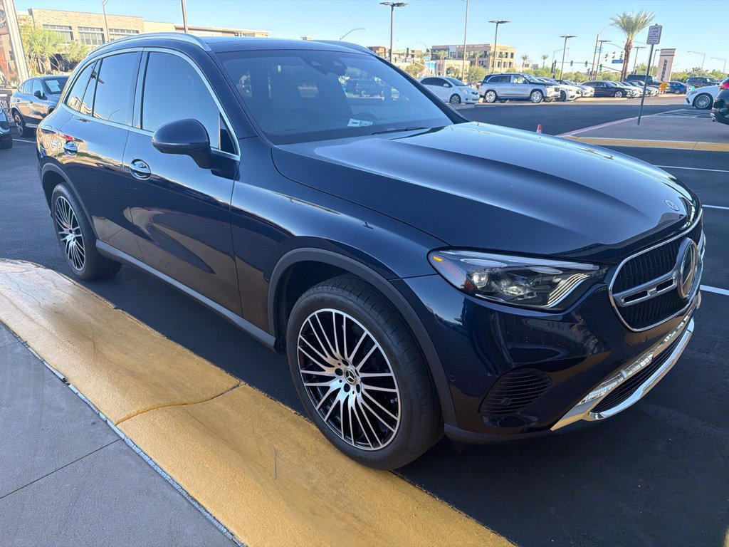 Used 2024 Mercedes-Benz GLC 300 image 3