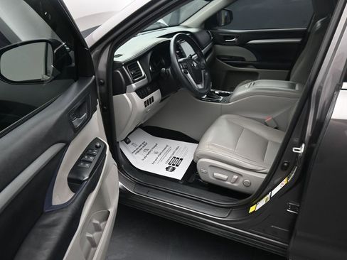 Used 2016 Toyota Highlander XLE AWD/4WD image 15