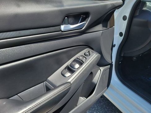 Used 2025 Nissan Altima 2.5 SV image 8