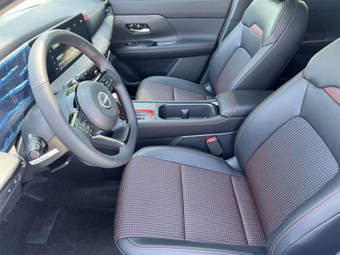 New 2025 Nissan Kicks SR image 18