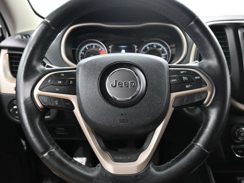 Used 2016 Jeep Cherokee Latitude AWD/4WD image 13