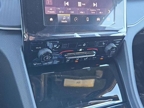 New 2025 Jeep Grand Cherokee L Laredo w/ Luxury Tech Group I RWD image 36