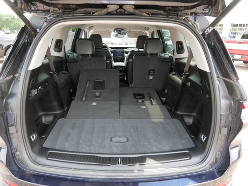 Used 2023 Jeep Grand Cherokee L Limited AWD/4WD image 18