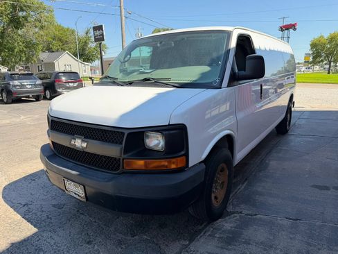Used 2015 Chevrolet Express 3500 Extended RWD image 4
