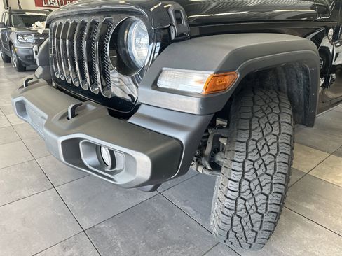 Used 2018 Jeep Wrangler Unlimited Sport image 14