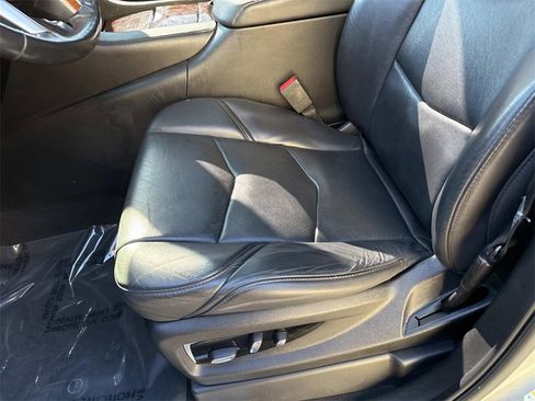 Used 2018 Cadillac Escalade ESV Premium Luxury image 17