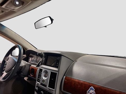 Used 2008 Chrysler Town & Country Touring FWD image 14