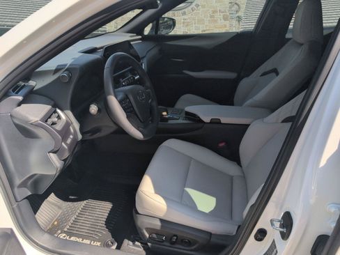 Certified 2026 Lexus UX 300h FWD image 8