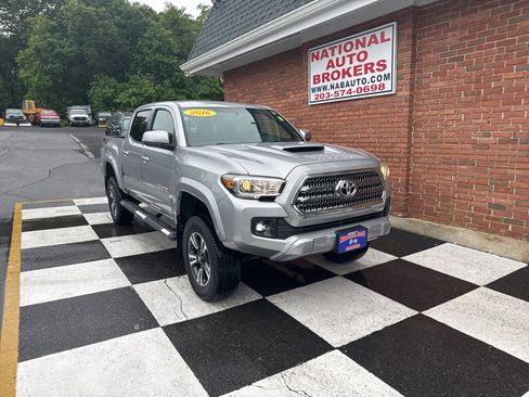 Used 2016 Toyota Tacoma TRD Sport w/ Towing Package AWD/4WD image 1