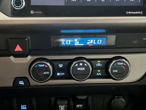 Used 2022 Toyota Tacoma SR5 RWD image 11