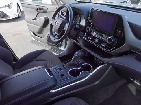 Certified 2024 Toyota Highlander LE image 14