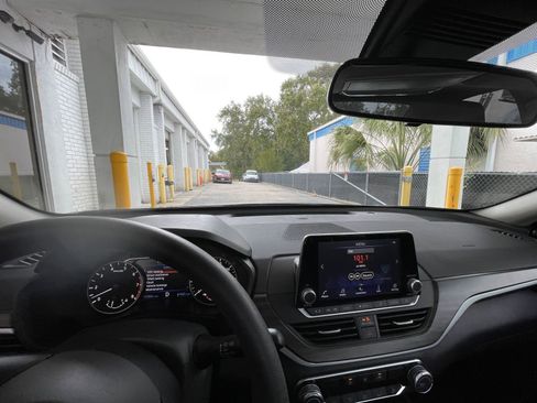 Used 2025 Nissan Altima 2.5 SV image 33