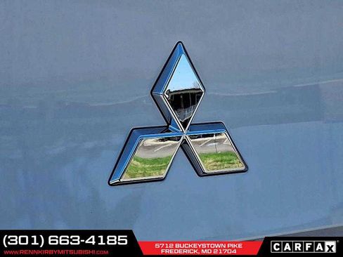 New 2025 Mitsubishi Outlander SE image 21