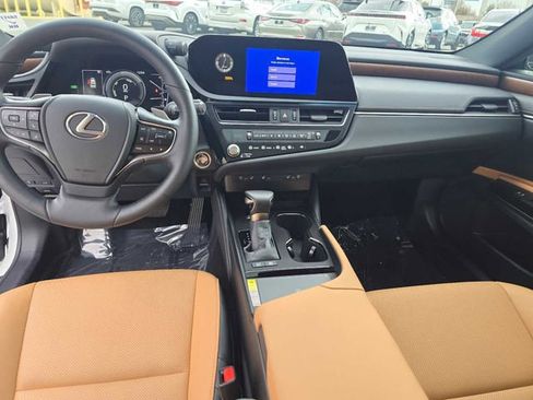 Used 2025 Lexus ES 300h w/ Premium Package image 20