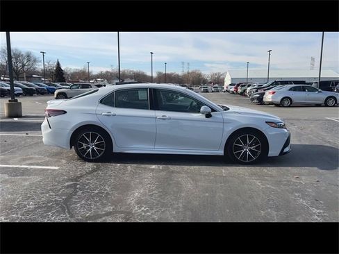 Used 2024 Toyota Camry SE w/ Convenience Package image 9