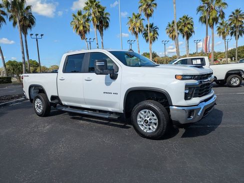 Used 2024 Chevrolet Silverado 2500 LT image 2