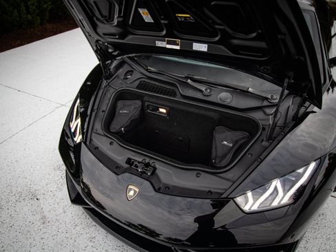 Used 2015 Lamborghini Huracan LP 610-4 AWD/4WD image 32