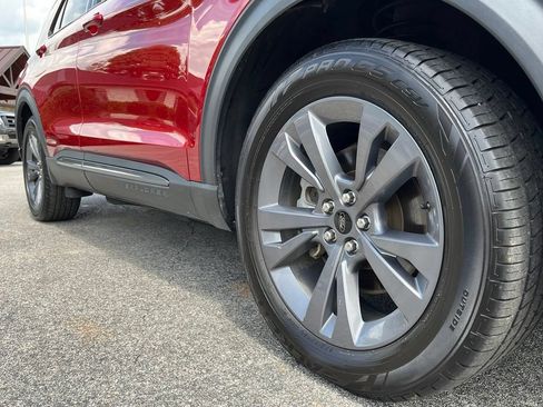 Used 2022 Ford Explorer XLT w/ Equipment Group 202A RWD image 11