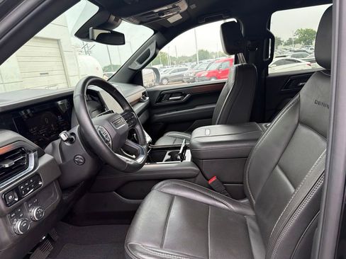Used 2025 GMC Yukon Denali AWD/4WD image 2