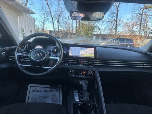 Used 2023 Hyundai Elantra SEL w/ Convenience Package image 18