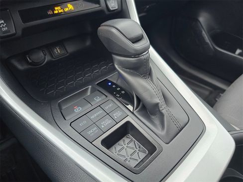 Used 2025 Toyota RAV4 XLE image 26