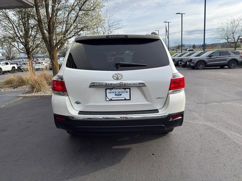 Used 2012 Toyota Highlander SE w/ Tow Pkg image 5