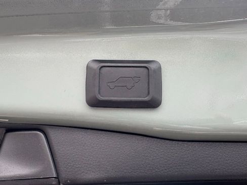 Used 2020 Toyota RAV4 XLE w/ Convenience Package image 14