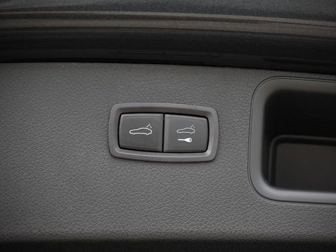 Certified 2025 Porsche Macan GTS AWD/4WD image 70