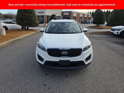 Used 2016 Kia Sorento LX w/ LX Convenience Package image 9