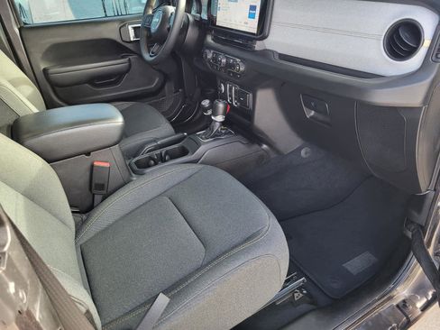 Used 2024 Jeep Wrangler Sport S image 9