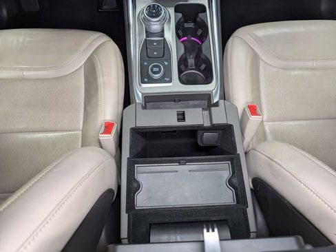 Used 2020 Ford Explorer Platinum w/ Premium Technology Package image 21