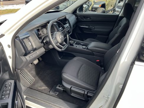 Certified 2024 Nissan Pathfinder S image 10