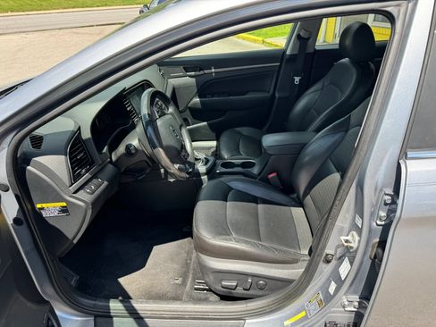 Used 2017 Hyundai Elantra Limited w/ Limited Tech Package 04 FWD image 15