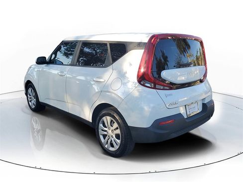 Used 2022 Kia Soul LX image 4